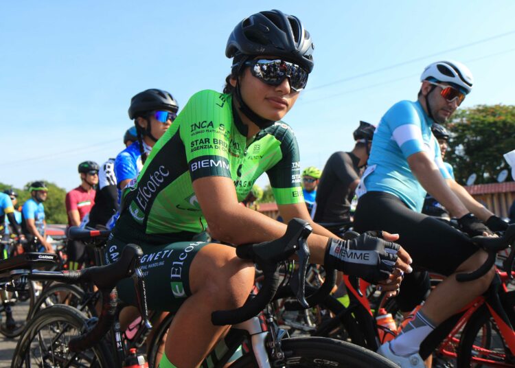 La ciclista salvadoreña Serena Torres reanuda sus entrenamientos