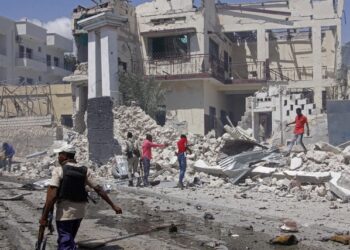 Explosión de coche bomba en el aeropuerto de Somalia deja al menos 11 muertos