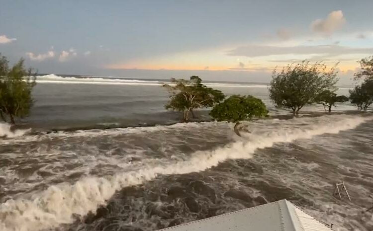 Tsunami golpea a Tonga y enciende alarmas en otras islas