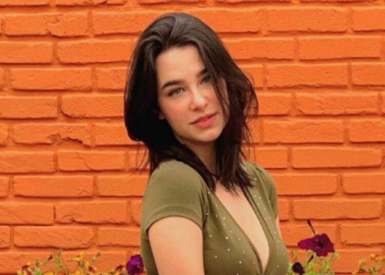 Muere modelo brasileña de 18 años por Covid-19