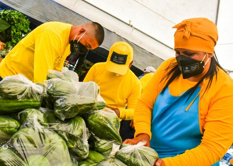Mercadito penitenciario impulsado por Centros Penales, a través del Plan Cero Ocio se trasladó al Taber Central