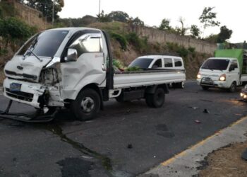 Fuerte accidente de tránsito deja madre e hijo lesionados en El Carmen, Cuscatlán