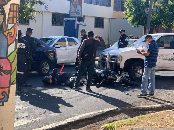 Se reporta joven lesionada tras accidente en colonia Escalón