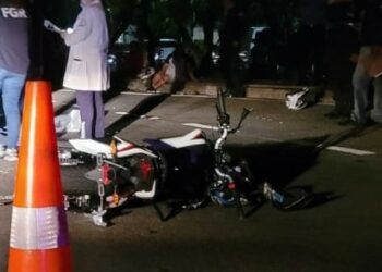 Motociclista muere tras chocar con vehículo que antes había arrollado a una mujer en San Martín