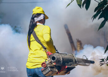 Realizan jornada de fumigación y abatización en colonias y barrios del municipio de Apopa para prevenir el dengue