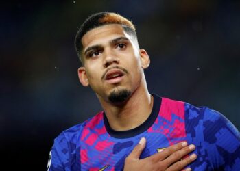 Ronald Araújo estará de baja un mes con el Barcelona y Frenkie de Jong podría perderse la Supercopa