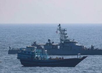 La Marina de Estados Unidos detuvo un barco que transportaba 40 toneladas de un precursor de explosivos procedente de Irán