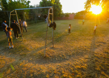 Alcaldía capitalina inicia la construcción de una cancha en el Reparto Montefresco
