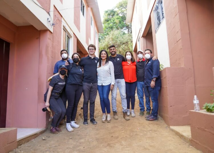 Ministra de Vivienda entrega viviendas a familias en Proyecto Habitacional Altos del Sol, Nuevo Cuscatlán