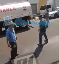 Transportistas se agarran a cinchazos en Mejicanos