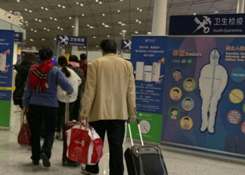 Inglaterra dejará de pedir pruebas de COVID a los viajeros vacunados que ingresen al país