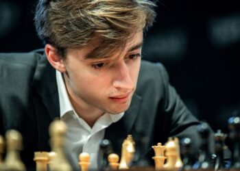 Una figura del ajedrez se negó a jugar con mascarilla y le dieron la partida por perdida en un tradicional torneo internacional