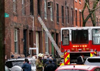 Al menos 13 muertos en el incendio de una casa convertida en apartamentos en Filadelfia