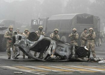 Decenas de muertos y más de 350 heridos en las protestas de Kazajistán mientras las tropas rusas se alistan para intervenir