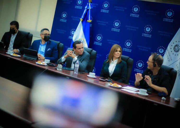 Expertos en criptomonedas se reúnen con Ministro de Hacienda para analizar políticas financieras