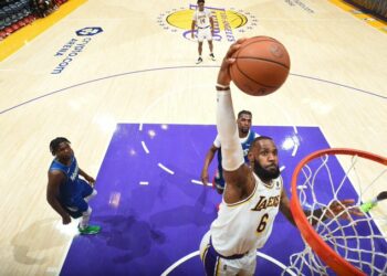 LeBron James hizo historia en la NBA con los 43 puntos que le anotó a los Blazers