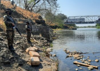 Fuerza Armada detecta 15 paquetes de droga en frontera La Hachadura