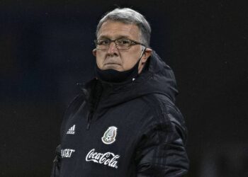 “Fuera Tata”: así tundieron al técnico del Tri por su actuación en el Azteca