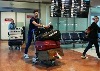 Denuncian que Novak Djokovic está incomunicado en Australia