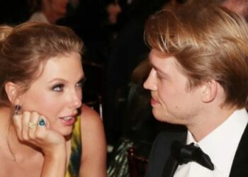 Taylor Swift desata rumores de compromiso con Joe Alwyn