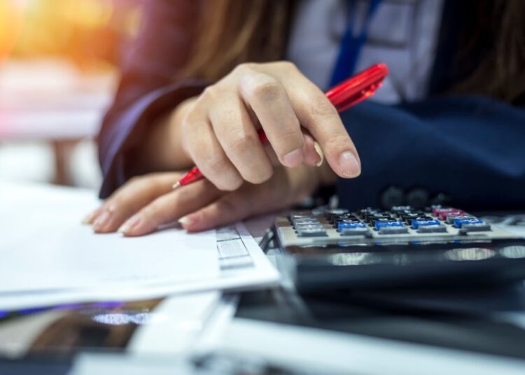 Buscan reducir tasas de interés de créditos otorgados por instituciones financieras