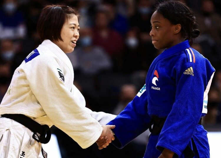 Descalifican a una judoca francesa por competir con el móvil en el kimono