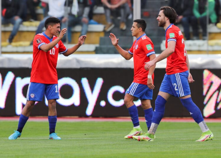 Chile logró un triunfo clave ante Bolivia en La Paz y sueña con pelear por un lugar en el Mundial de Qatar