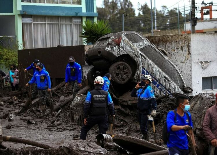 Ascienden a 24 los muertos por el aluvión en Ecuador, mientras 12 personas permanecen desaparecidas