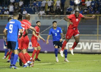 El árbitro, el VAR y Canadá eliminaron a El Salvador de Qatar