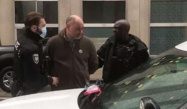 La Policía de Canadá detuvo a dos de los líderes de las protestas que mantienen bloqueada a la capital