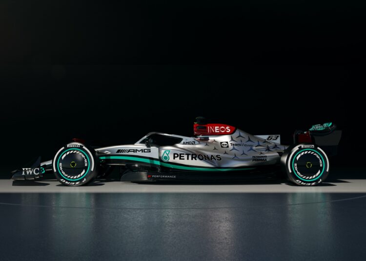 Mercedes cambió los colores de su coche para la Fórmula 1 y Hamilton habló por primera vez de su dolorosa derrota