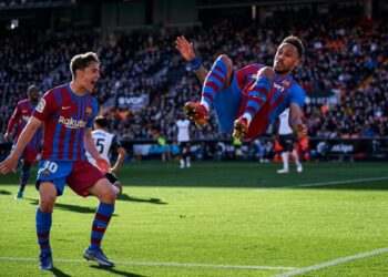 Con doblete de Pierre Aubameyang, Barcelona liquidó 4-1 a Valencia