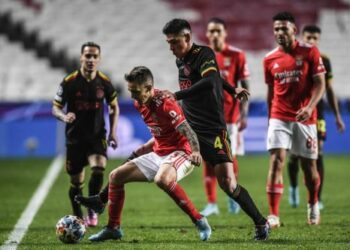 Benfica y Ajax igualaron 2-2 en la ida de los octavos de final de la Champions League