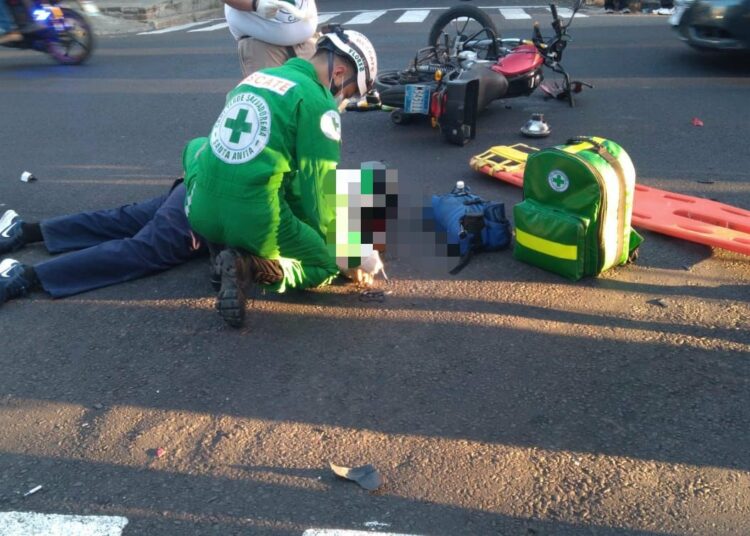 Motociclista muere tras chocar con un vehículo en San Salvador
