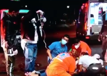 Motociclista pierde la vida tras chocar contra un árbol, en San Salvador