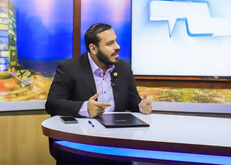 «El objetivo es que ninguna salvadoreña tenga el sentimiento de estar sola durante el embarazo»: Ministro de Salud sobre Ley Nacer con Cariño