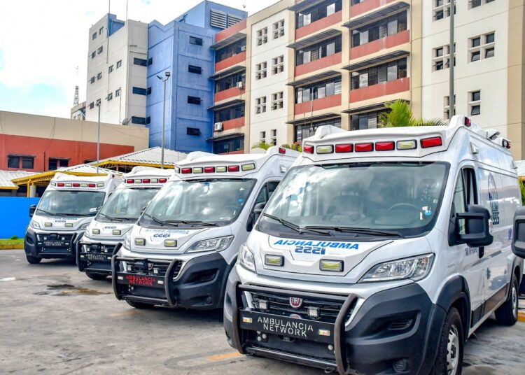Gobierno entrega flota de ambulancias a hospitales y unidades médicas