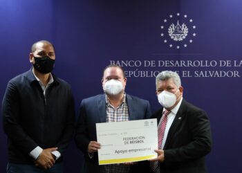 BANDESAL e INDES apoyan a la Liga Nacional de Béisbol