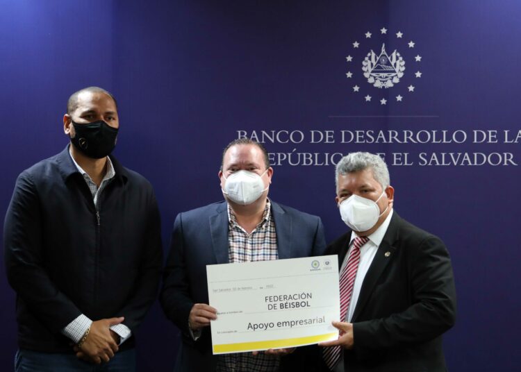 BANDESAL e INDES apoyan a la Liga Nacional de Béisbol