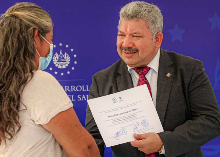 BANDESAL concluye programa “Creación de Tu Plan de Negocios Bancable” en San Rafael Obrajuelo, La Paz