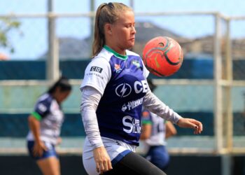 La jugadoras de la selección de fútbol playa ven a su rivales como selecciones muy fuertes