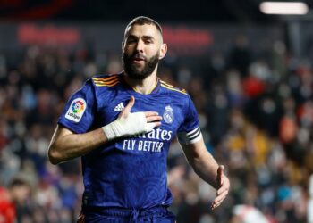 Un agónico gol de Benzema le da el triunfo al Madrid en cancha del Rayo Vallecano
