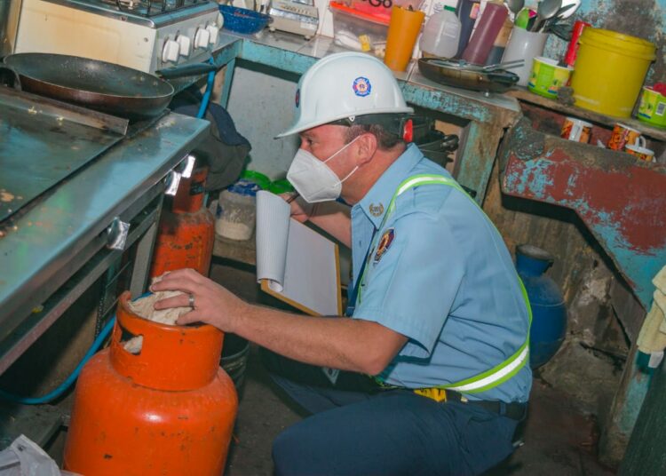 Bomberos continúan realizando inspecciones en mercados municipales para evitar incendios