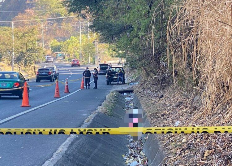 Encuentran cuerpo de joven asesinada sobre carretera de Oro