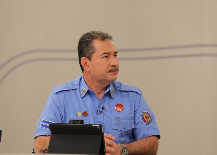 Grupo de mujeres se capacita para su incorporación al Cuerpo de Bomberos, informa director de la institución