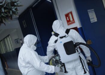 Salud realiza jornada de desinfección en centros educativos para la seguridad de los alumnos