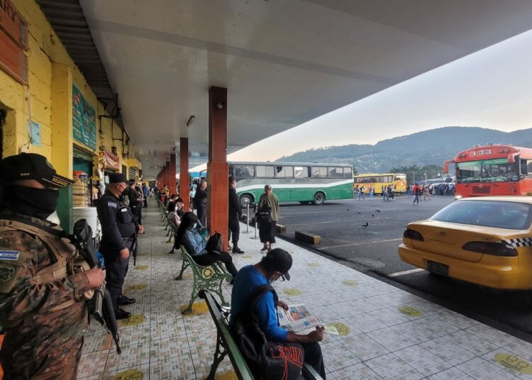 PNC y FAES instalan dispositivos de seguridad en terminales de buses a nivel nacional