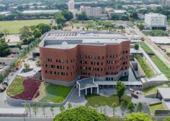 Arrestan a un hombre por instalar cámaras espía en los baños de mujeres de la Embajada de Australia en Bangkok