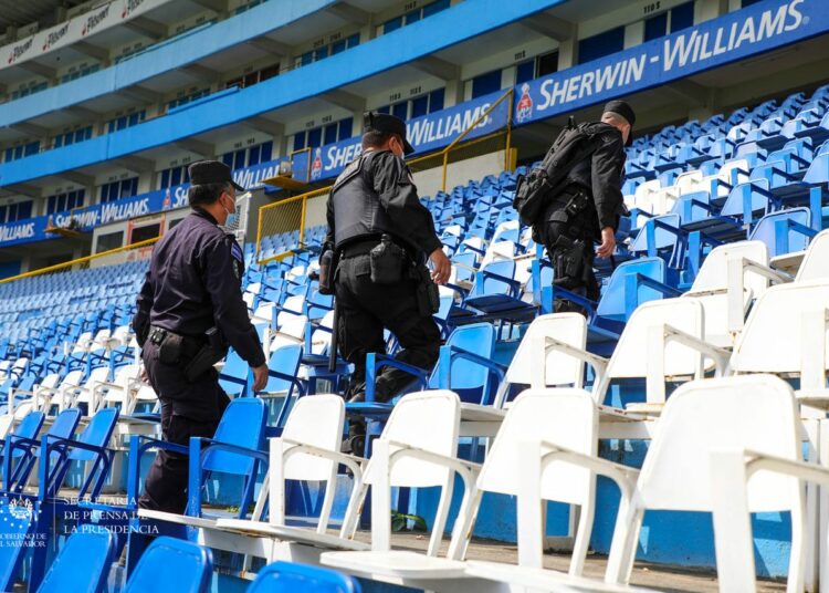Dispositivo de seguridad de la PNC inspecciona instalaciones del estadio Cuscatlán