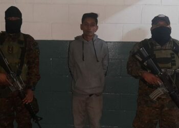 Fuerza Armada ubica a sujeto con abundante cocaína en Mejicanos